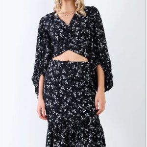 #169 Black & White Floral Balloon Midi Sleeve Top